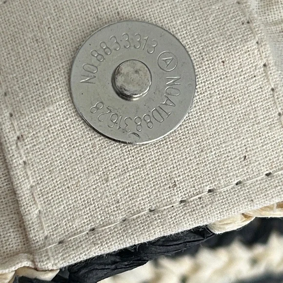 Billabong Talk To The Palm Paper Woven Straw Tote Bag Black & Natural Colour - Picture 9 of 16